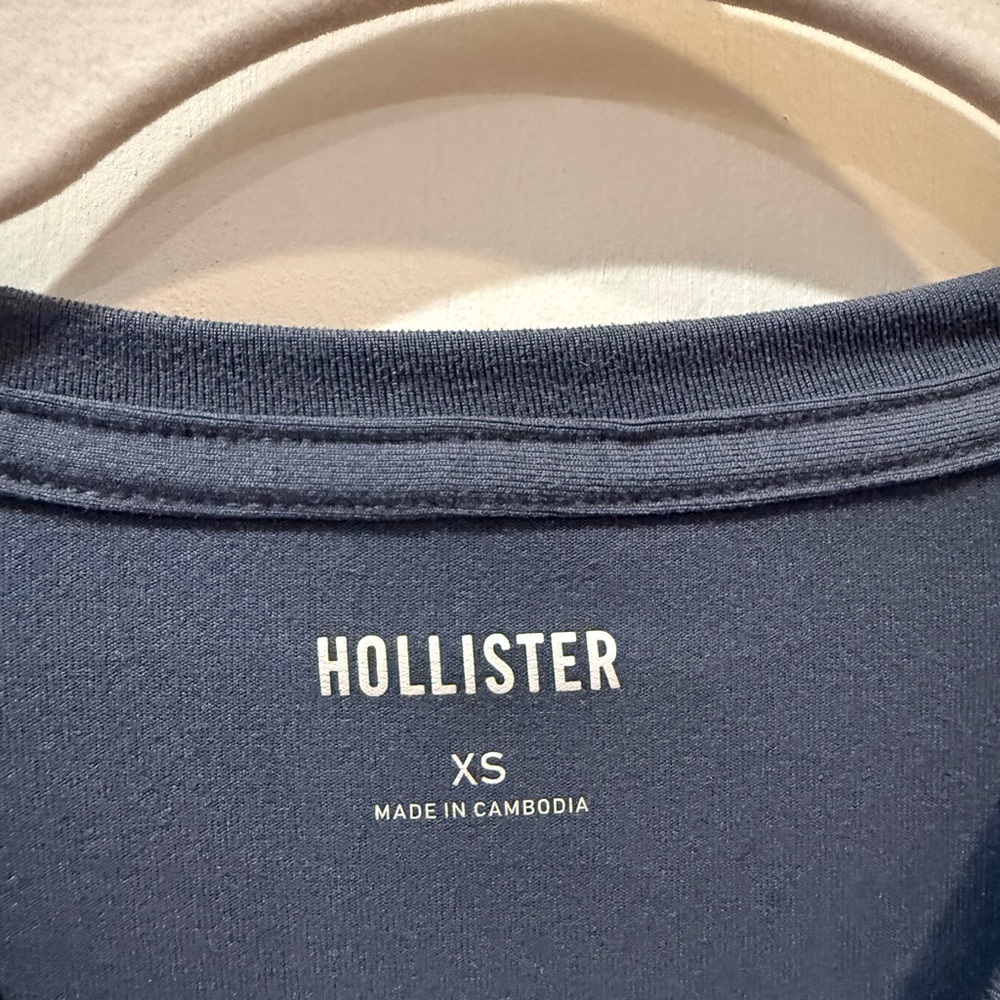 Hollister cropped Crewneck Tee - Navy size XS - Picture 2 of 3